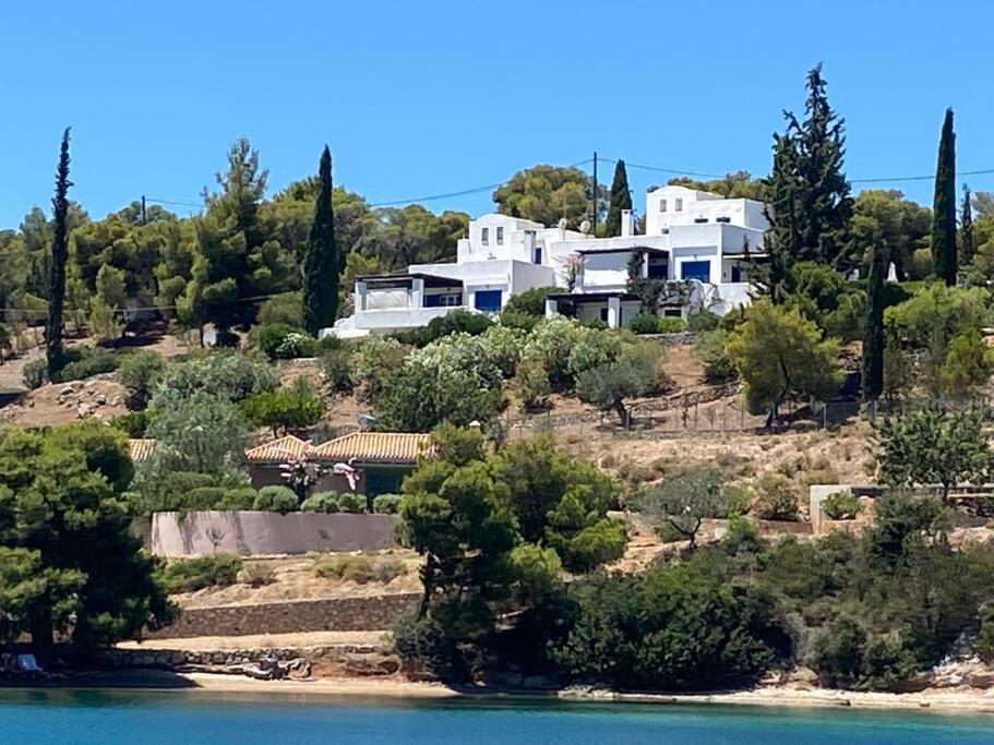 Retreat Villa By The Sea With Pool In פורטו הלי מראה חיצוני תמונה