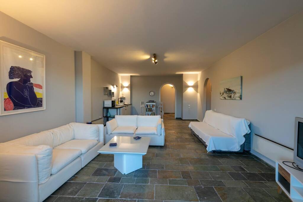 Retreat Villa By The Sea With Pool In פורטו הלי מראה חיצוני תמונה