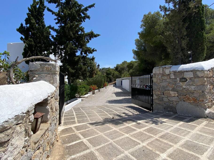 Retreat Villa By The Sea With Pool In פורטו הלי מראה חיצוני תמונה